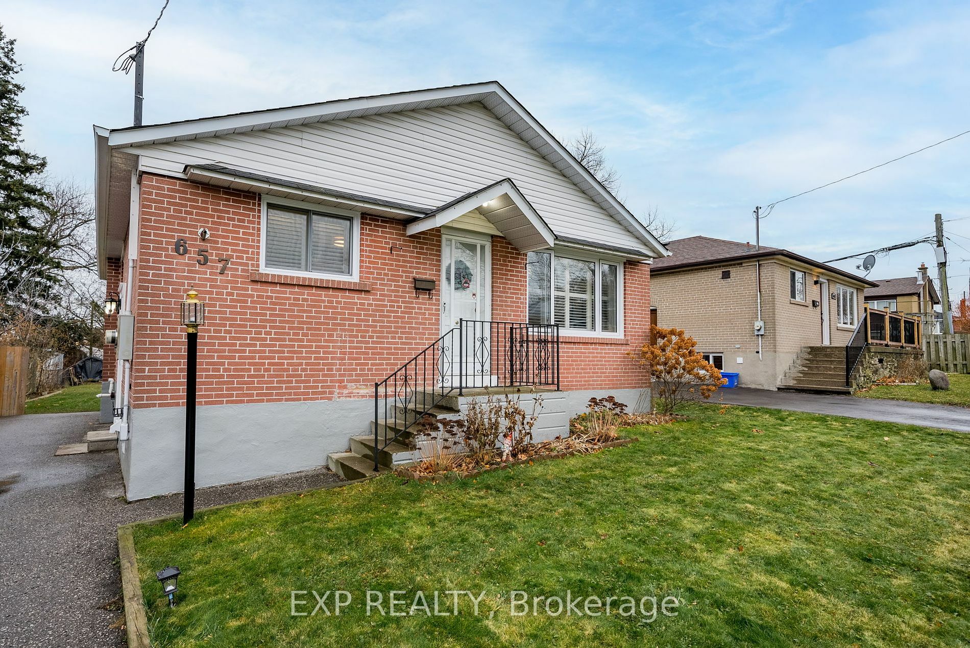 657 Lakeview Ave  Oshawa ON L1J 1B2 photo