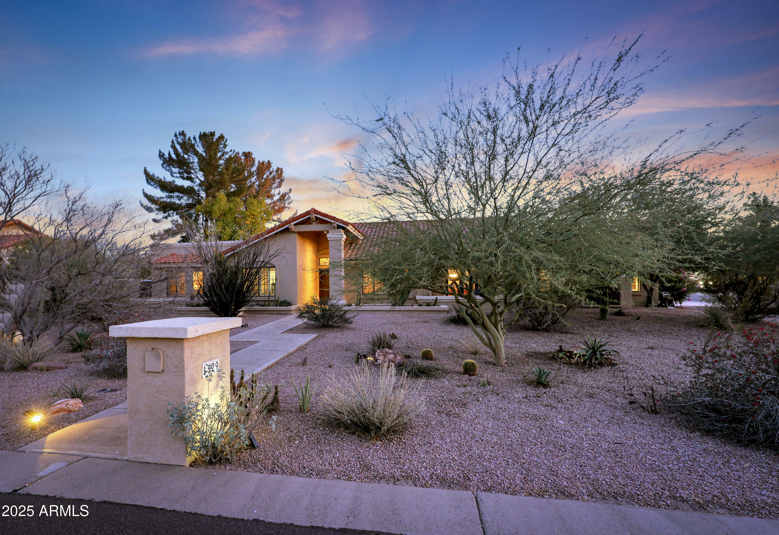 Property Photo: 1529 E Jeanine Drive AZ 85284