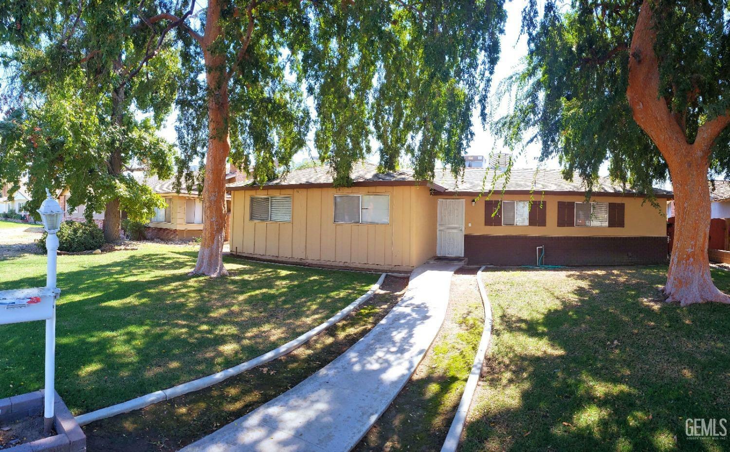 Property Photo:  3105 Doris Lane  CA 93304 