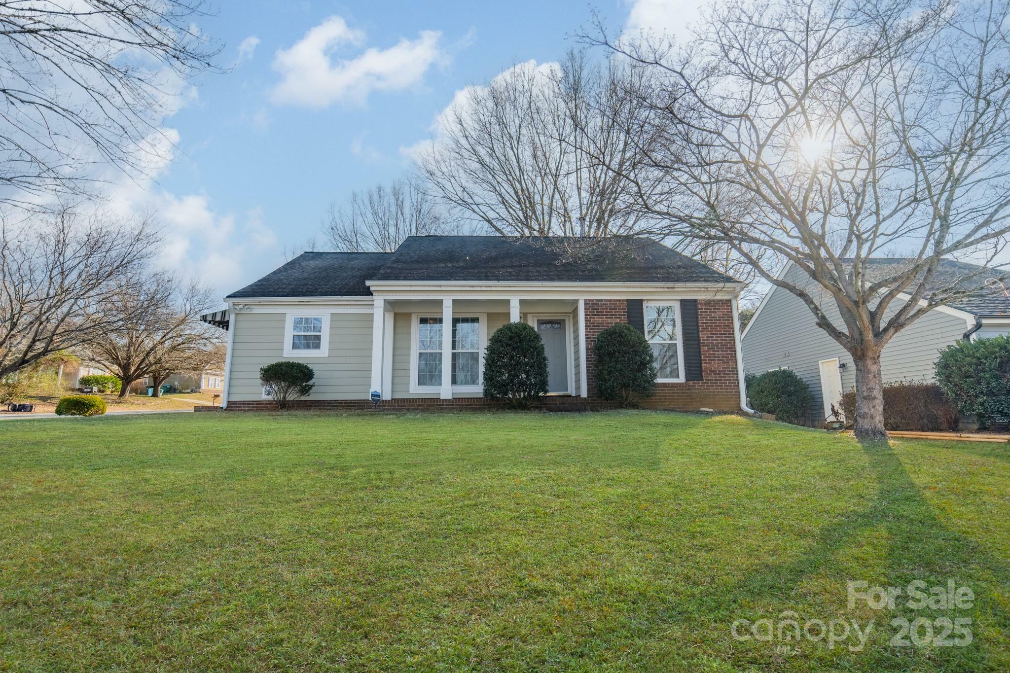 Property Photo:  1607 English Knoll Drive  NC 28105 