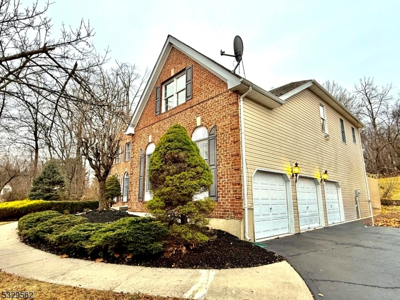 Property Photo:  11 Old Schoolhouse Rd  NJ 08802 