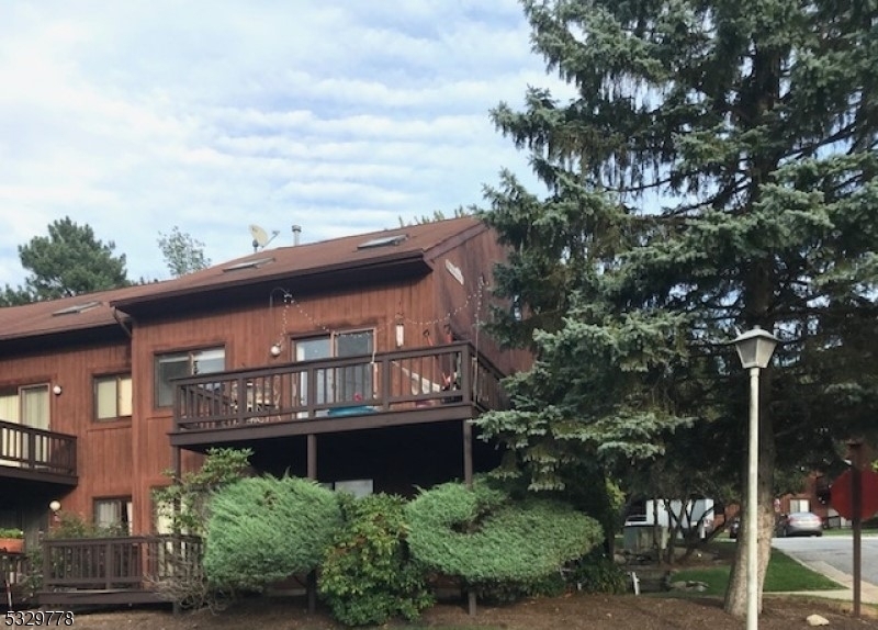 Property Photo:  1 Squaw Valley Ct, Unit 8  NJ 07462 