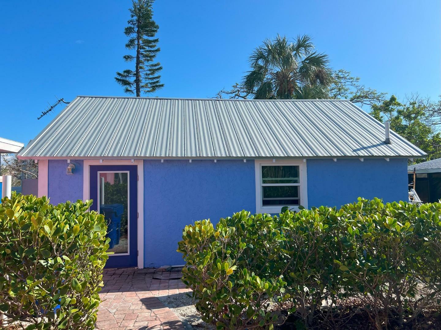 Property Photo:  620 Fox Street  FL 34228 