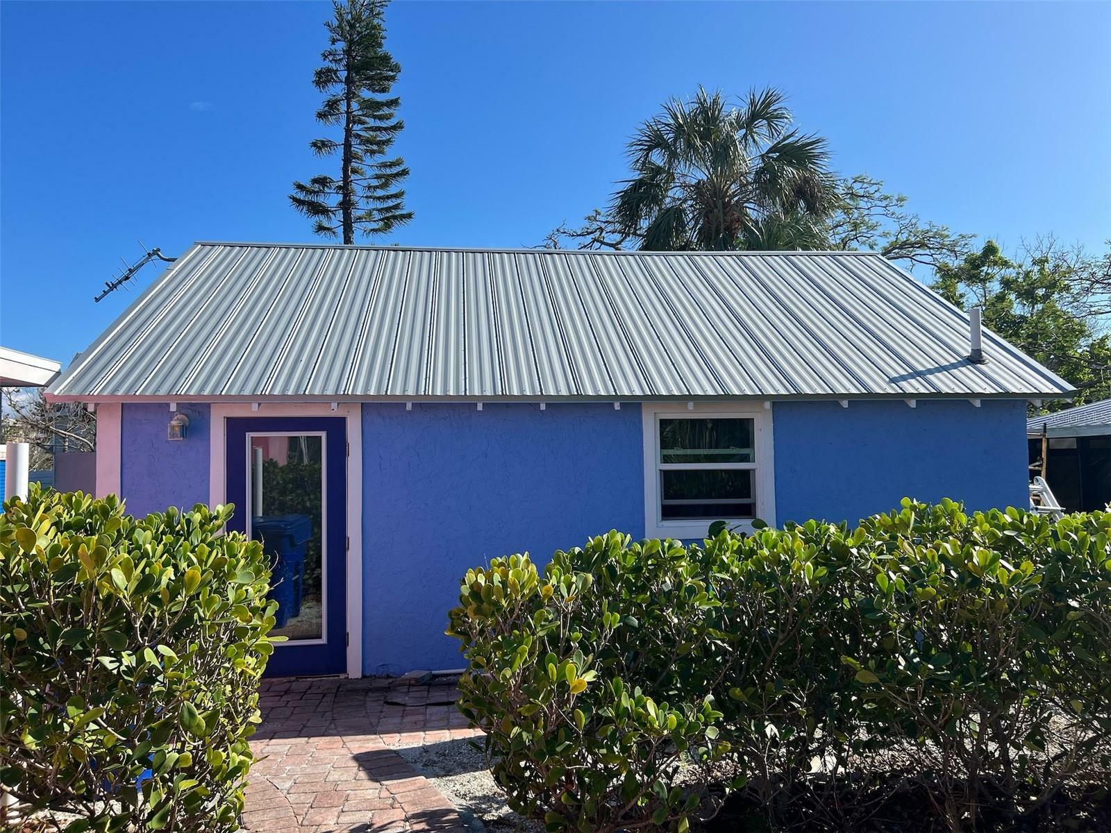 Property Photo:  620 Fox Street  FL 34228 