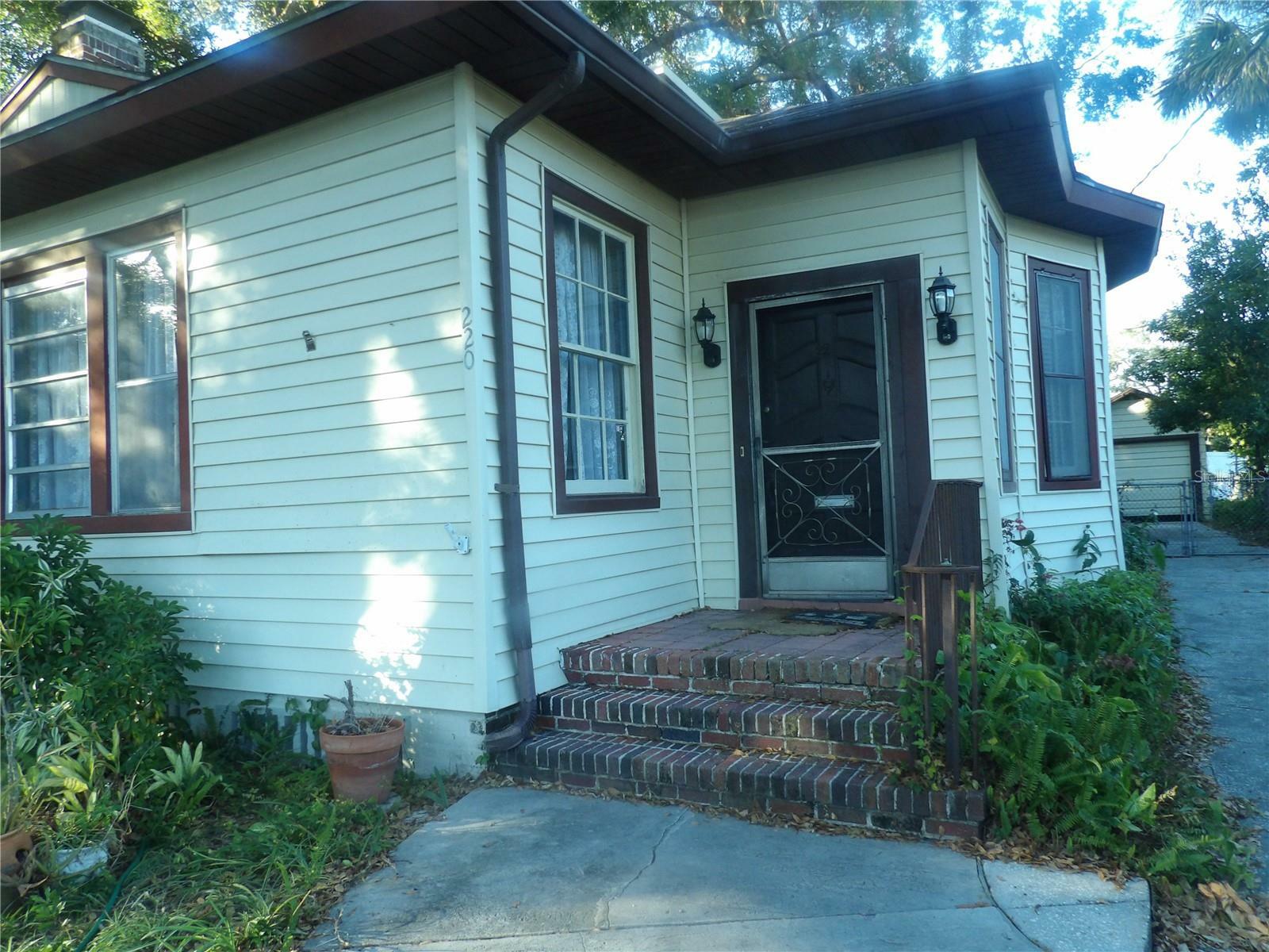 Property Photo:  220 E Palm Drive  FL 33803 