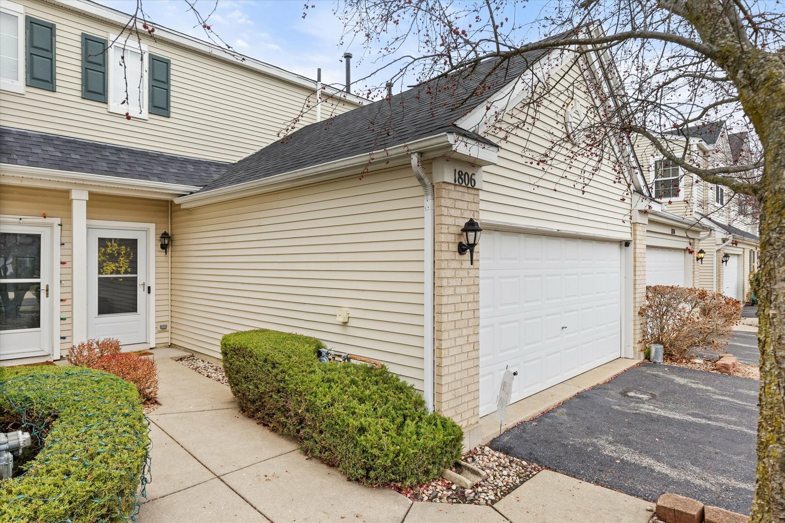 Property Photo:  1806 Parkside Drive  IL 60404 