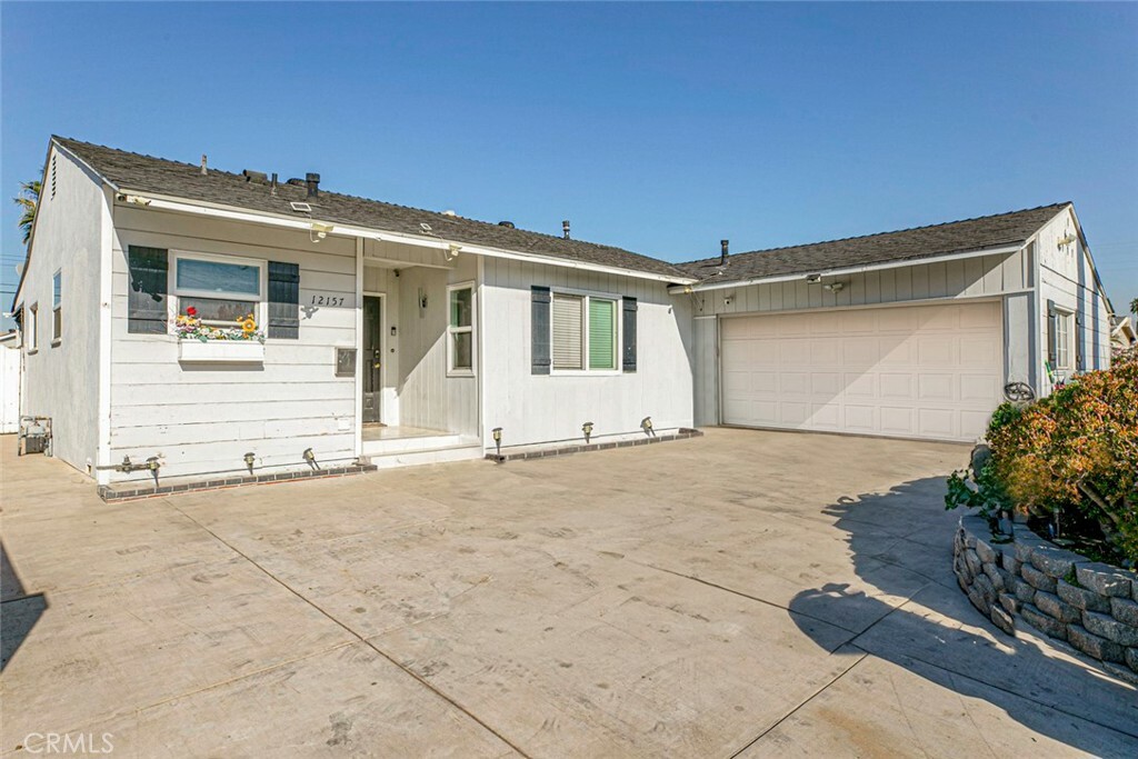 Property Photo:  12157 Lull Street  CA 91605 