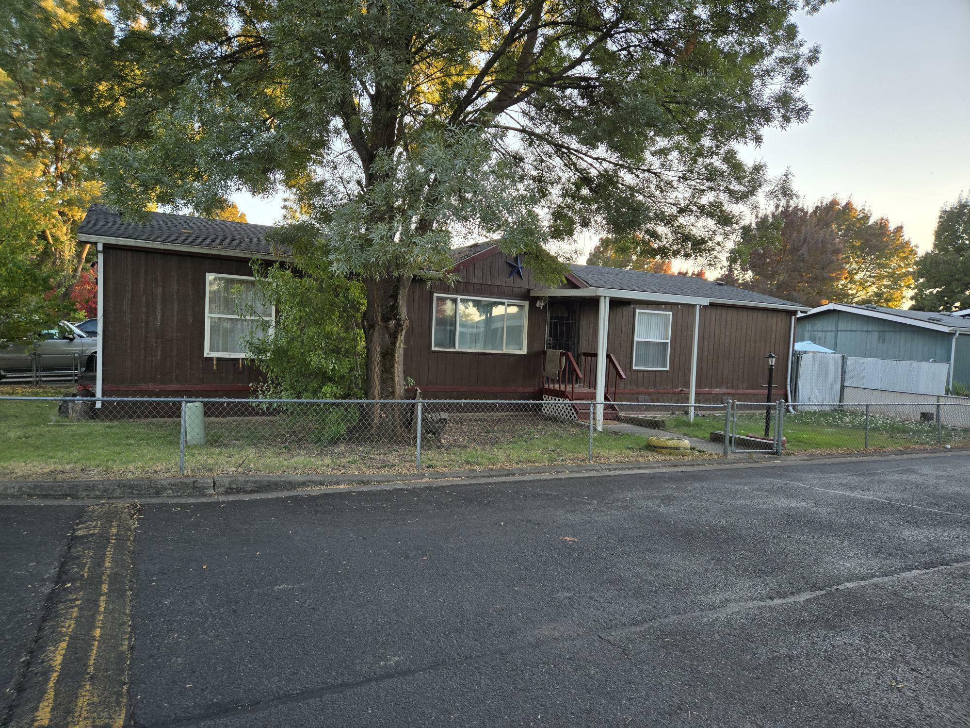 Property Photo:  633 E Archwood Drive 101  OR 97524 