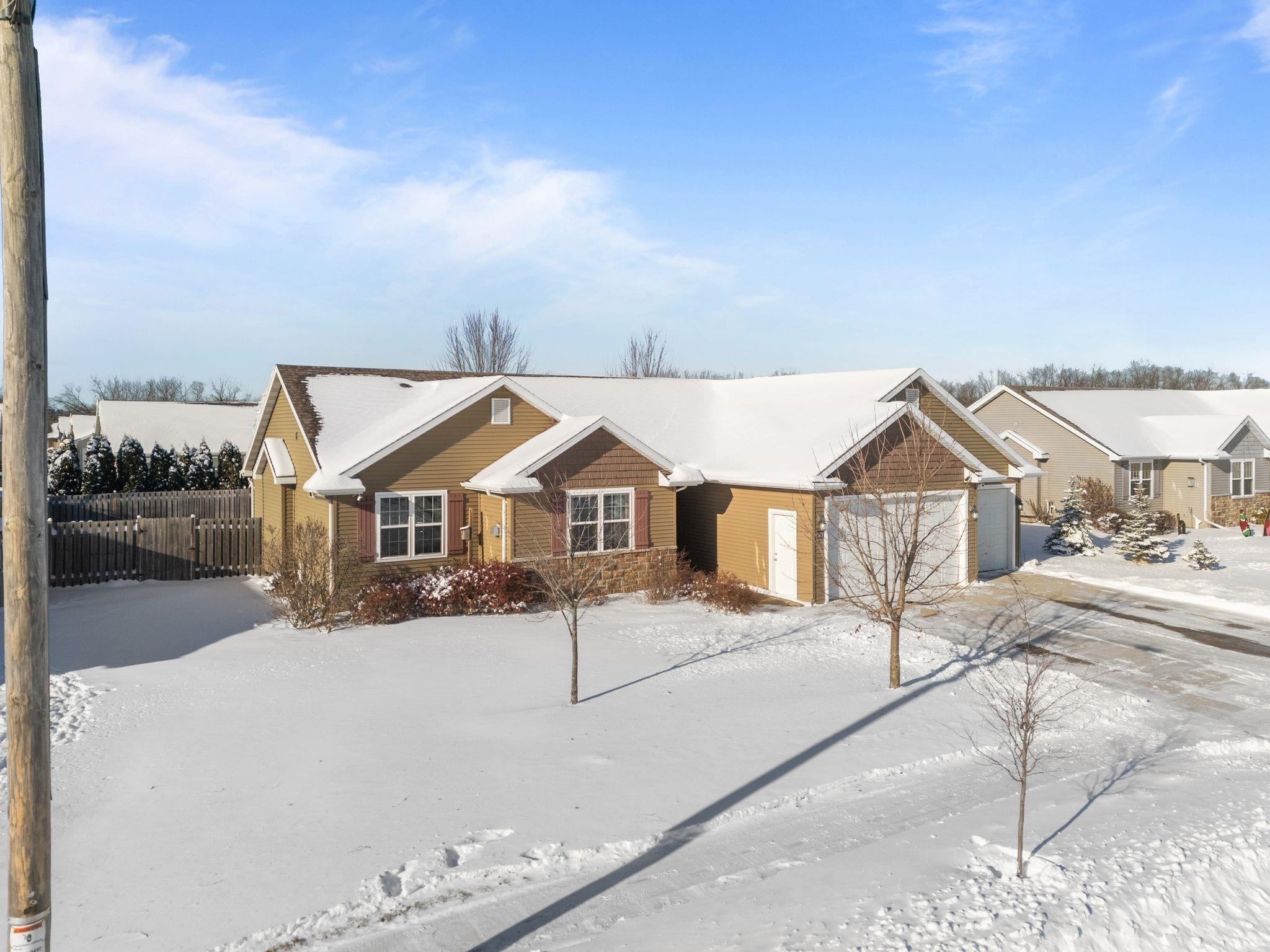 Property Photo:  1587 Lone Oak Drive  WI 54956 