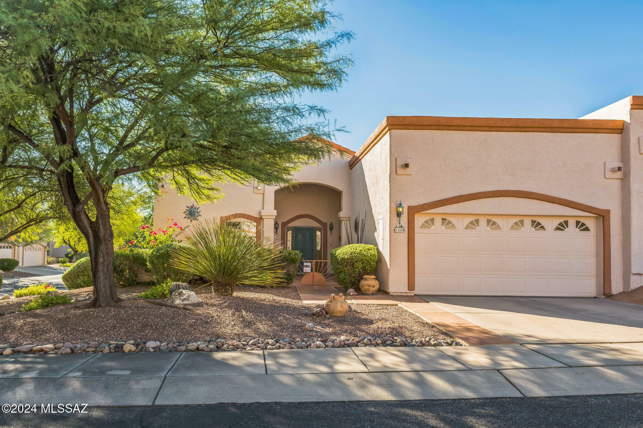 Property Photo:  1353 W Dry Wash Place  AZ 85737 