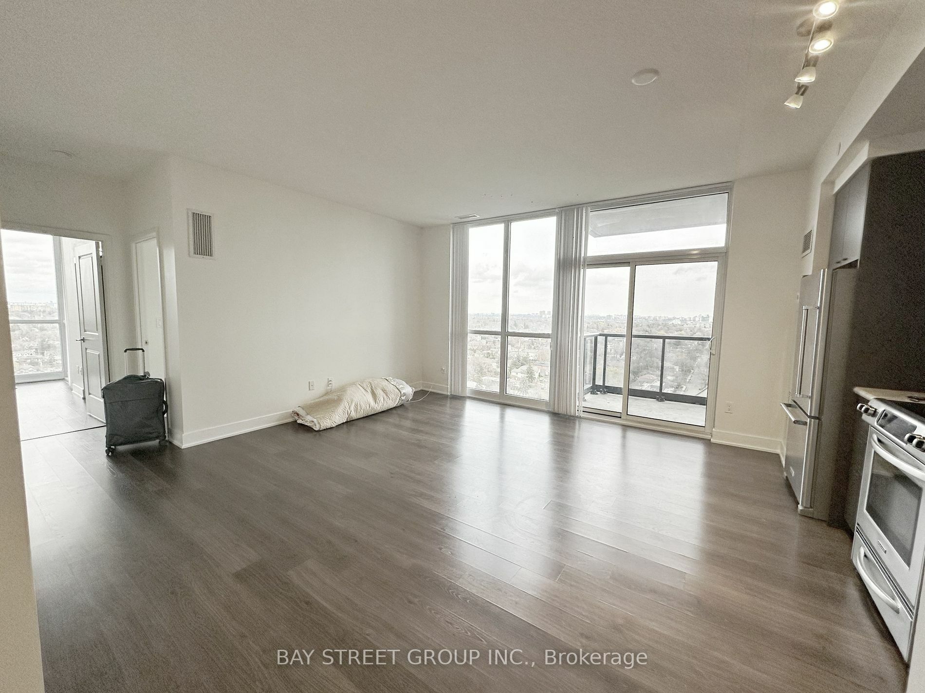 Property Photo:  88 Sheppard Ave E 2009  ON M2N 0G9 