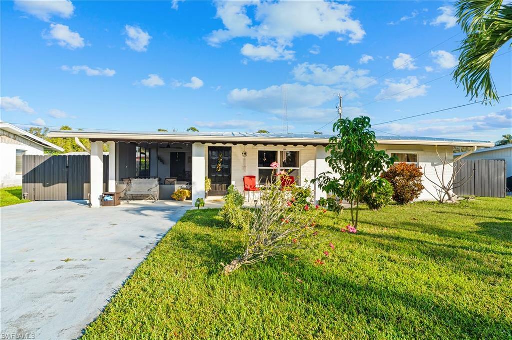 Property Photo: 40 Victoria Dr N FL 33917
