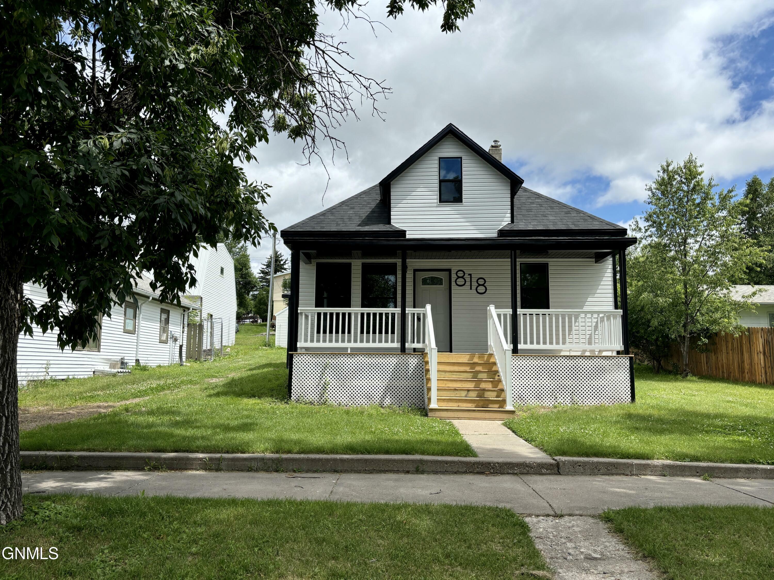 Property Photo:  818 4th Avenue  ND 58577 