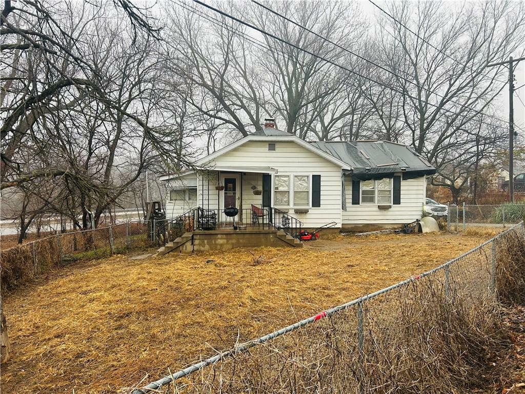 3815 E Ayrlawn Drive  St Joseph MO 64503 photo