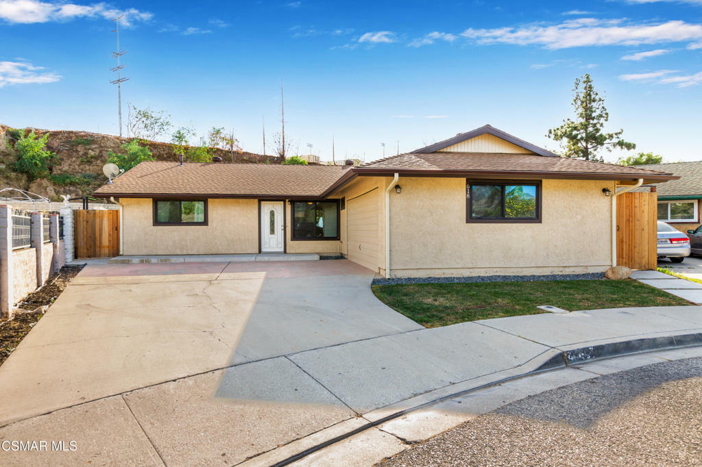 Property Photo:  618 Boulder Street  CA 93015 