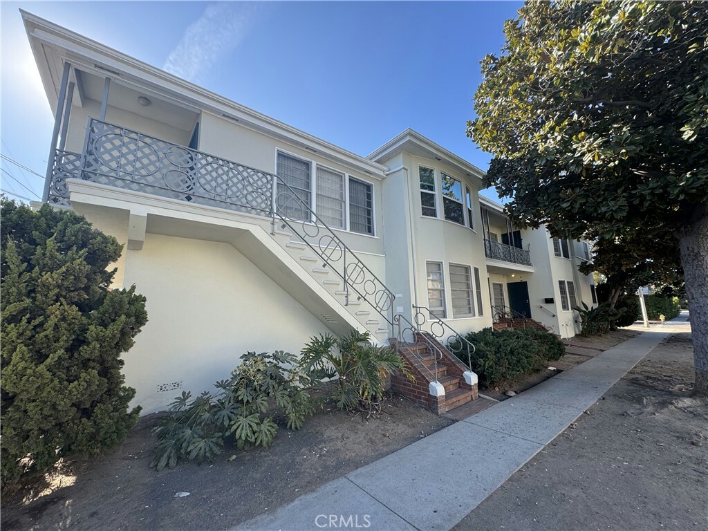 Property Photo:  5076 Pickford Street  CA 90019 