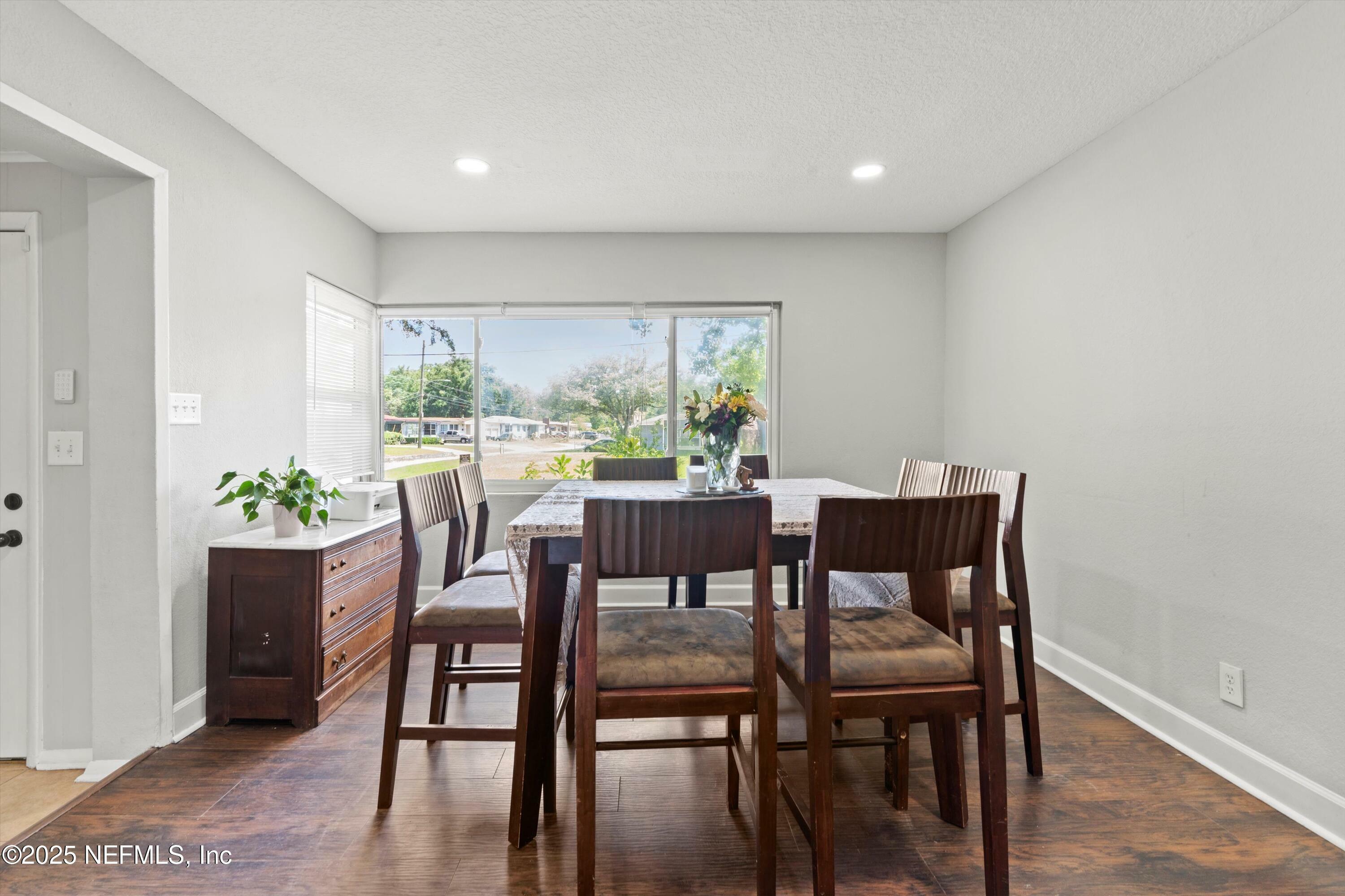 Property Photo: 4115 Arcot Circle FL 32210