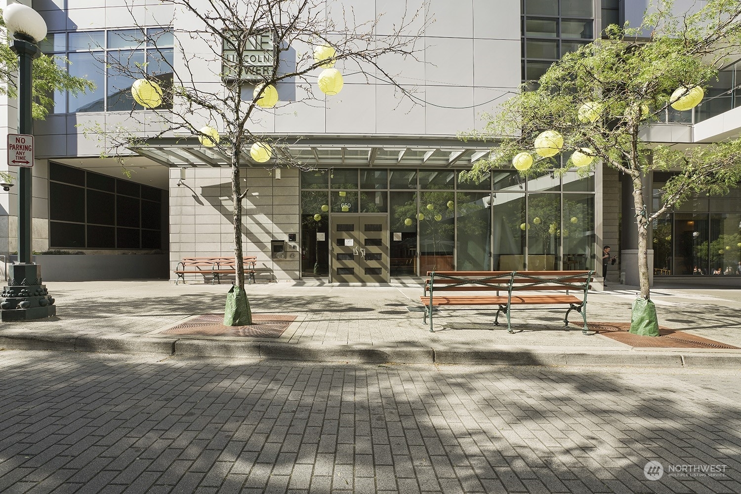 Property Photo: 650 Bellevue Way NE 4005 WA 98004