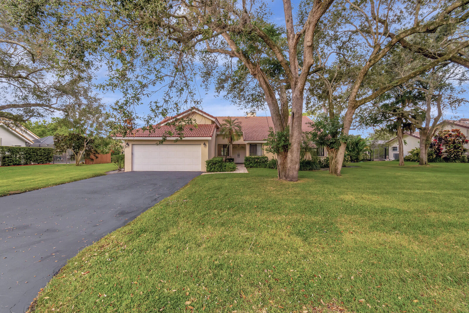 Property Photo: 2004 SW 35th Avenue FL 33445