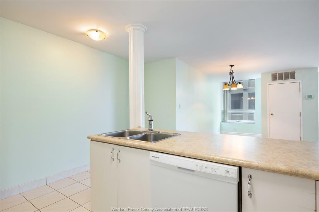 Property Photo:  540 Ouellette Avenue 3E  ON N9A 1B7 