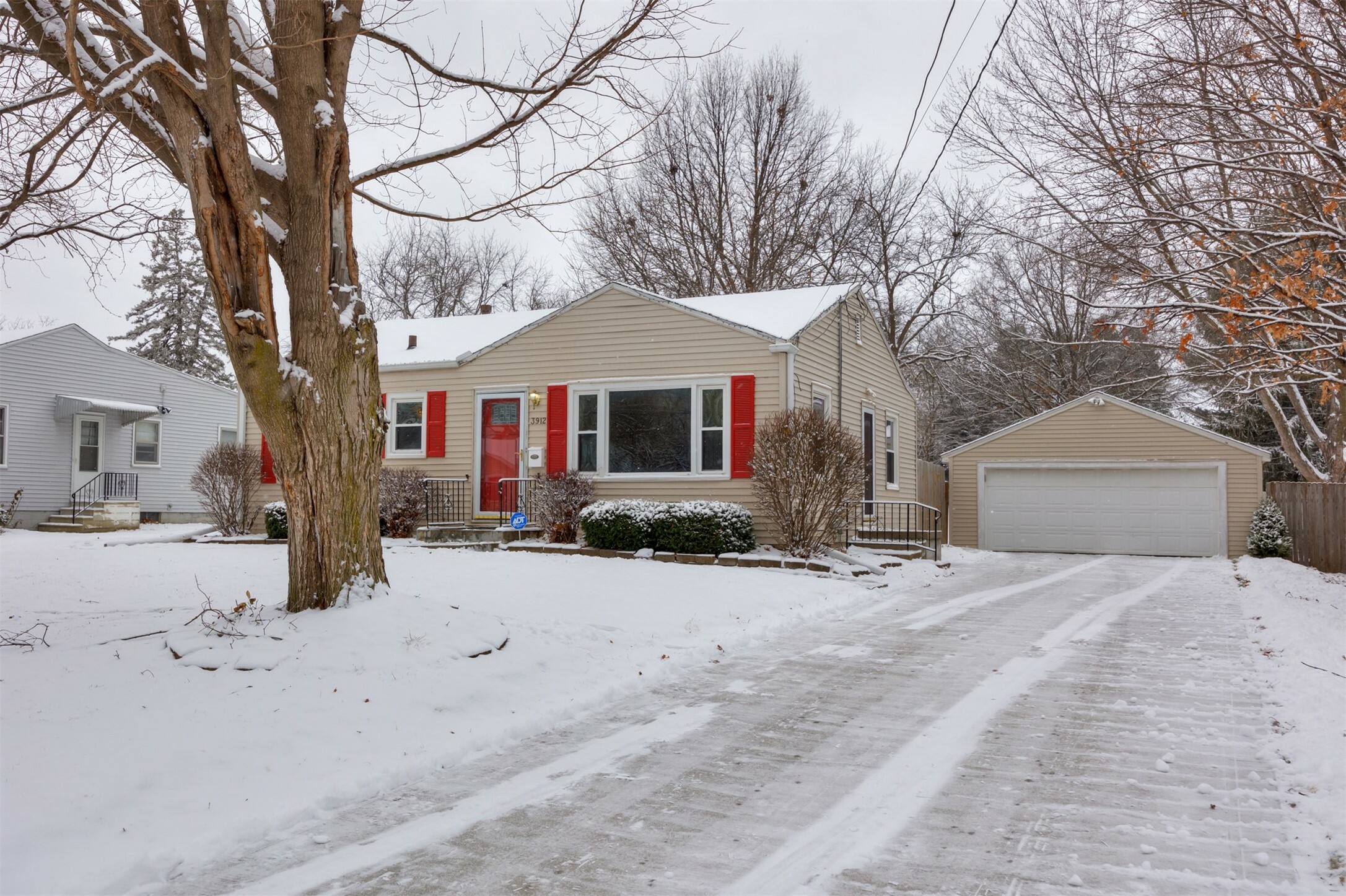 Property Photo:  3912 Sherman Boulevard  IA 50310 