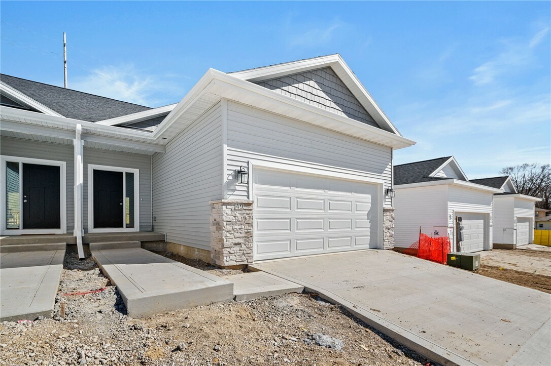 Property Photo:  49 Keeneland Court  IA 50327 