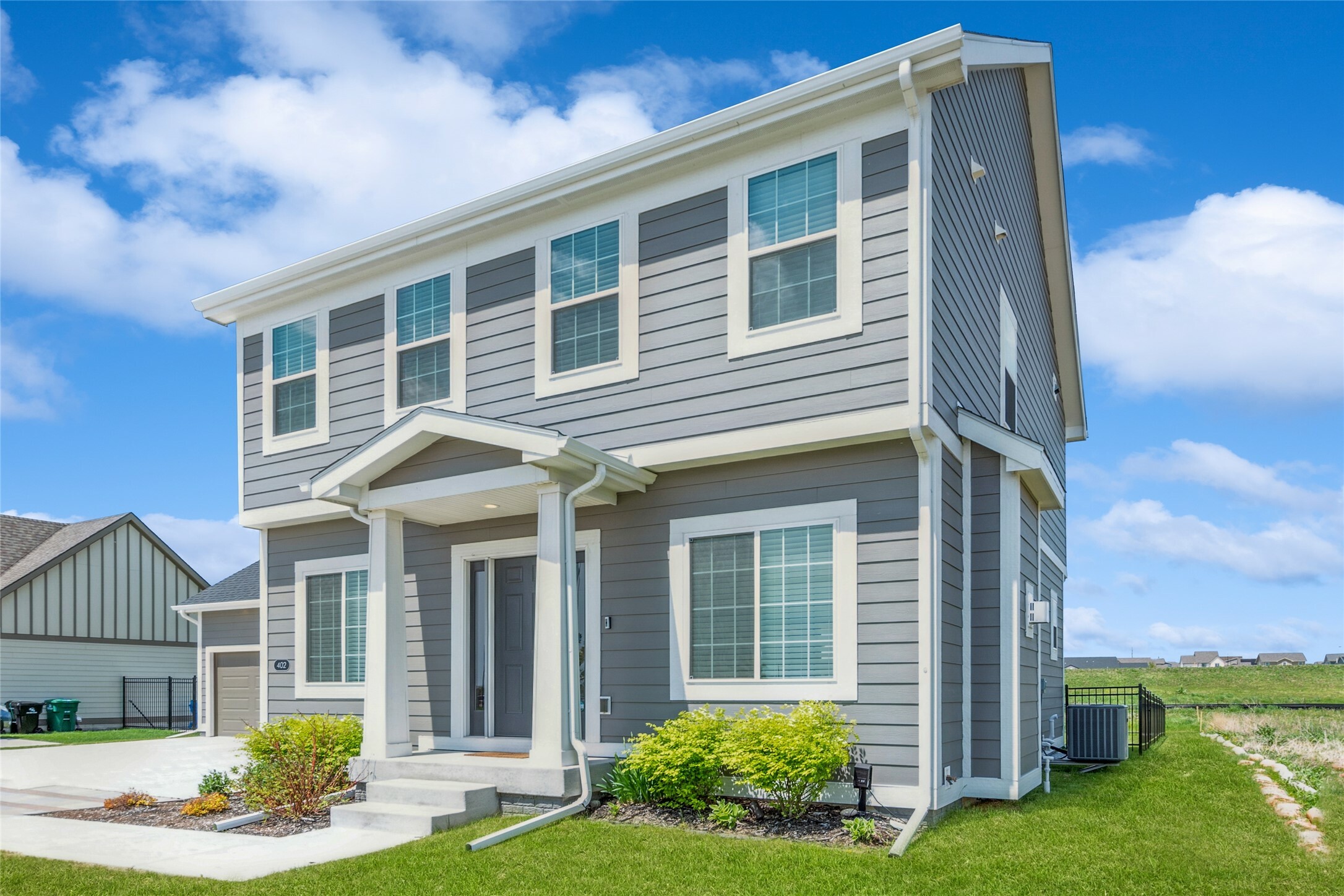 Property Photo:  402 SW Prairie Trail Parkway  IA 50023 