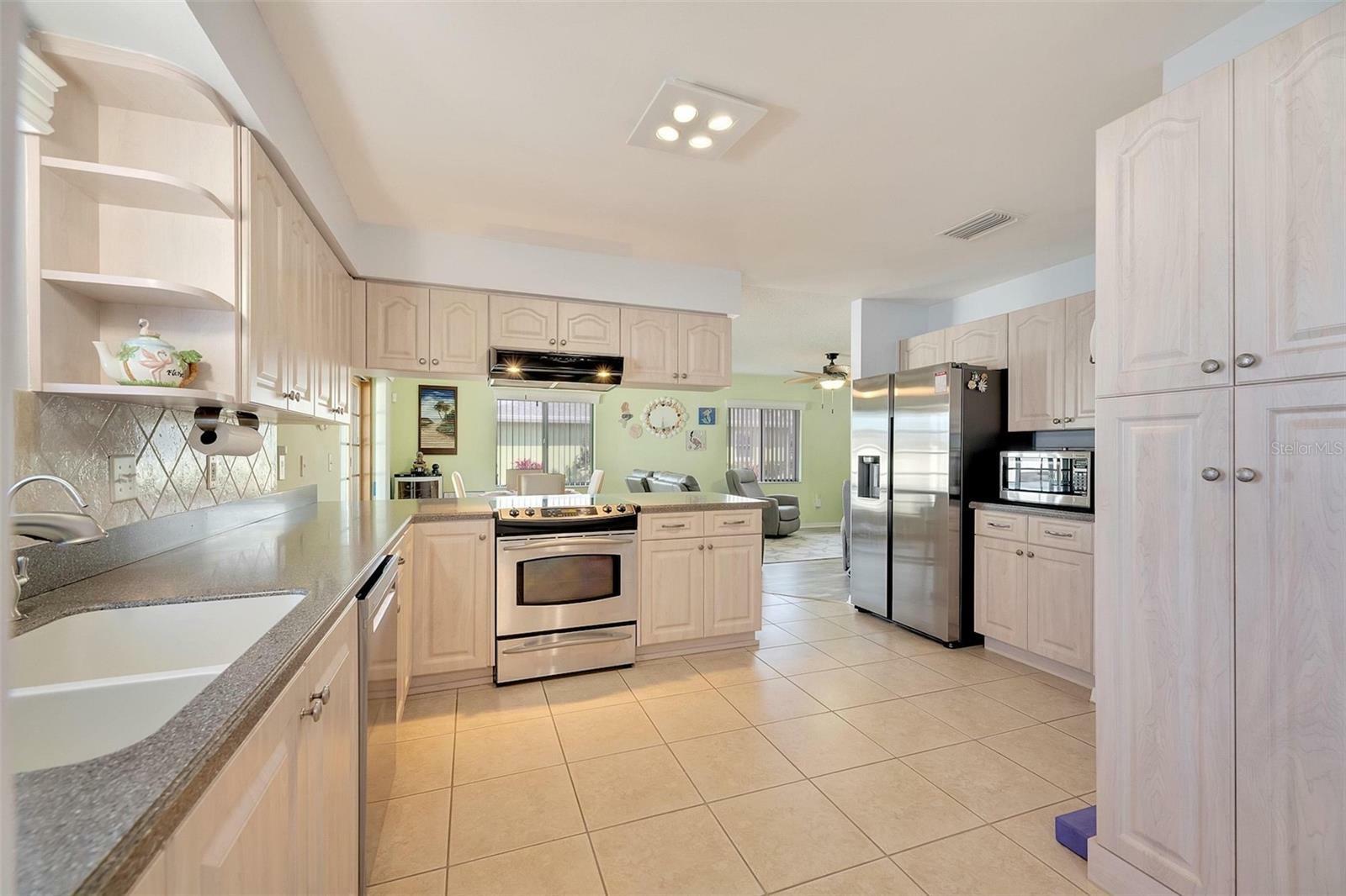 Property Photo:  1719 S Pebble Beach Boulevard  FL 33573 