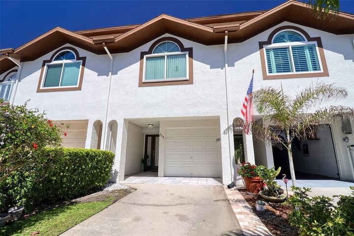 Property Photo: 273 Madeira Circle FL 33715