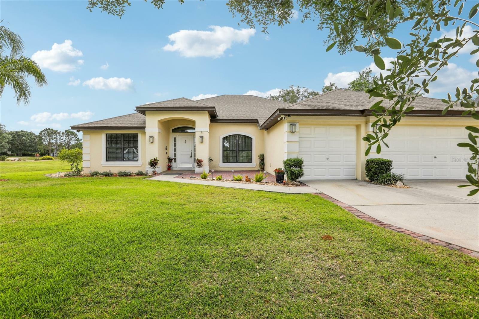 Property Photo: 36729 Alaqua Court FL 32736