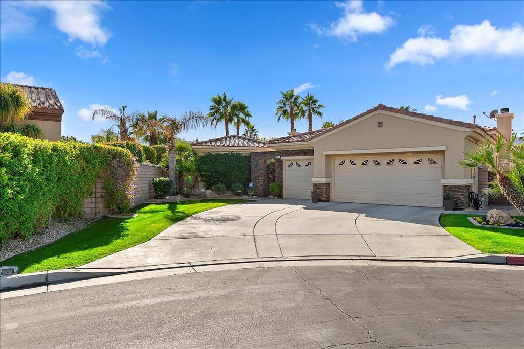 Property Photo:  85 Clavel Court  CA 92260 