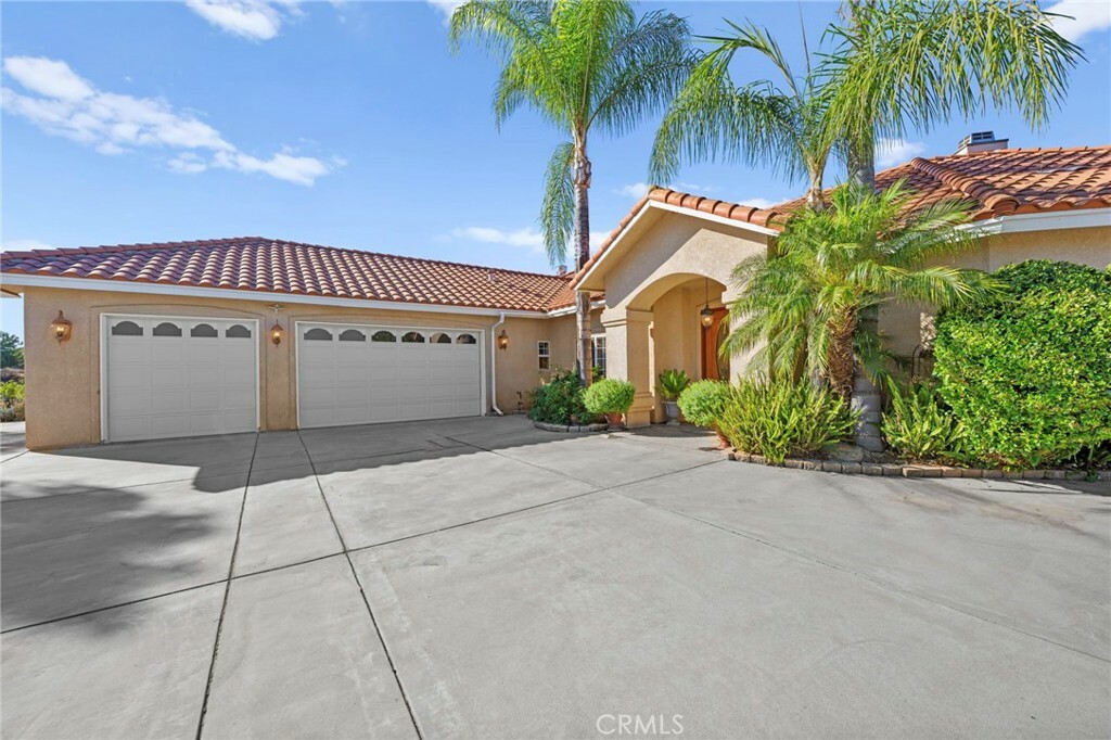 Property Photo:  36725 Calle Bartizon  CA 92592 