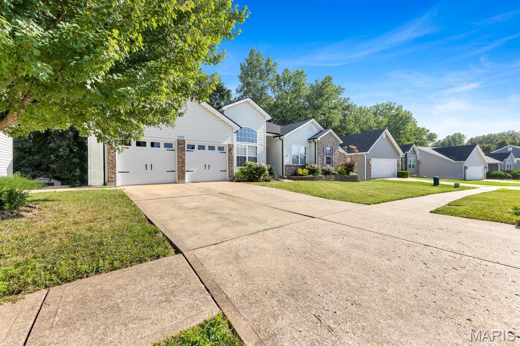 Property Photo:  777 Diamond Pointe Court  MO 63366 