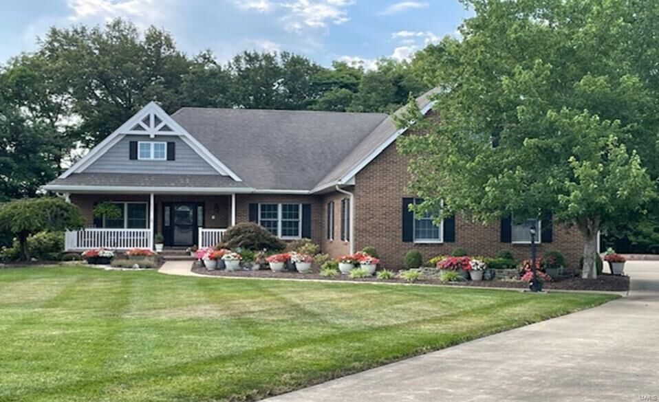 Property Photo: 525 Maranda IL 62269