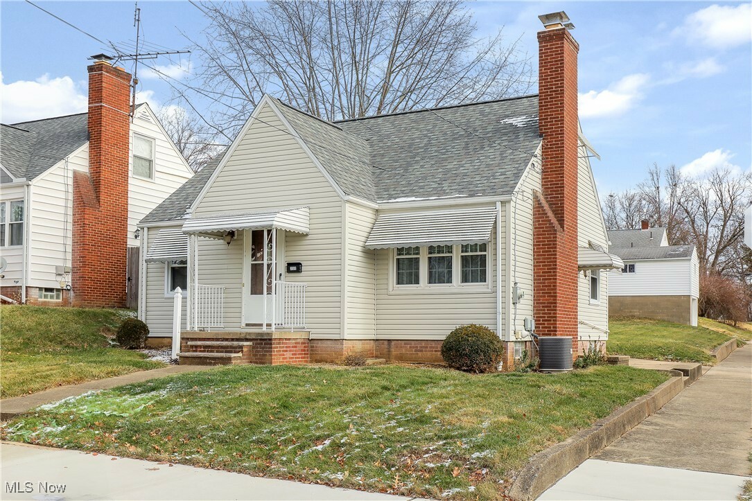 Property Photo:  200 Wise Avenue NE  OH 44720 