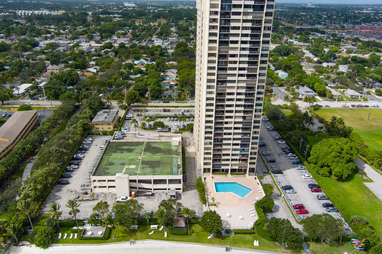 Property Photo:  5600 N Flagler Drive 502  FL 33407 