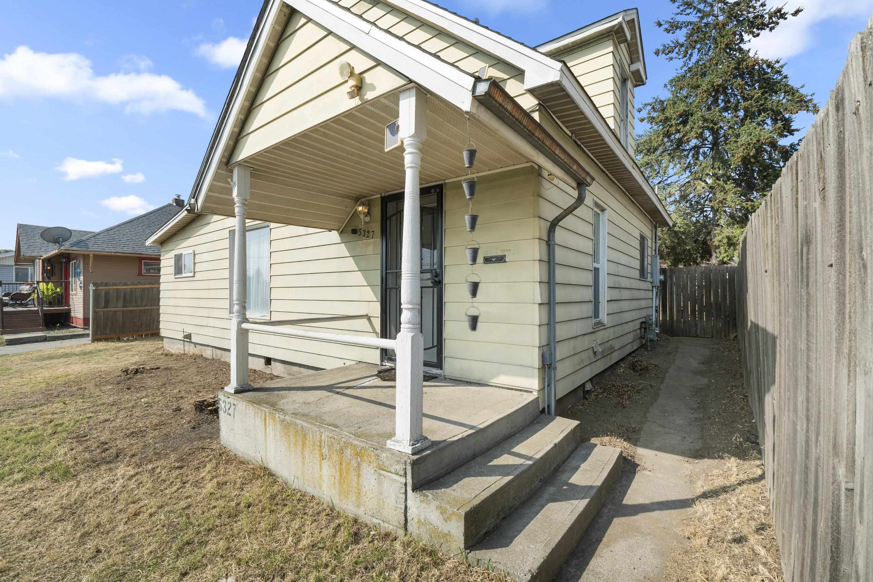 Property Photo:  5327 N Crestline St  WA 99207 