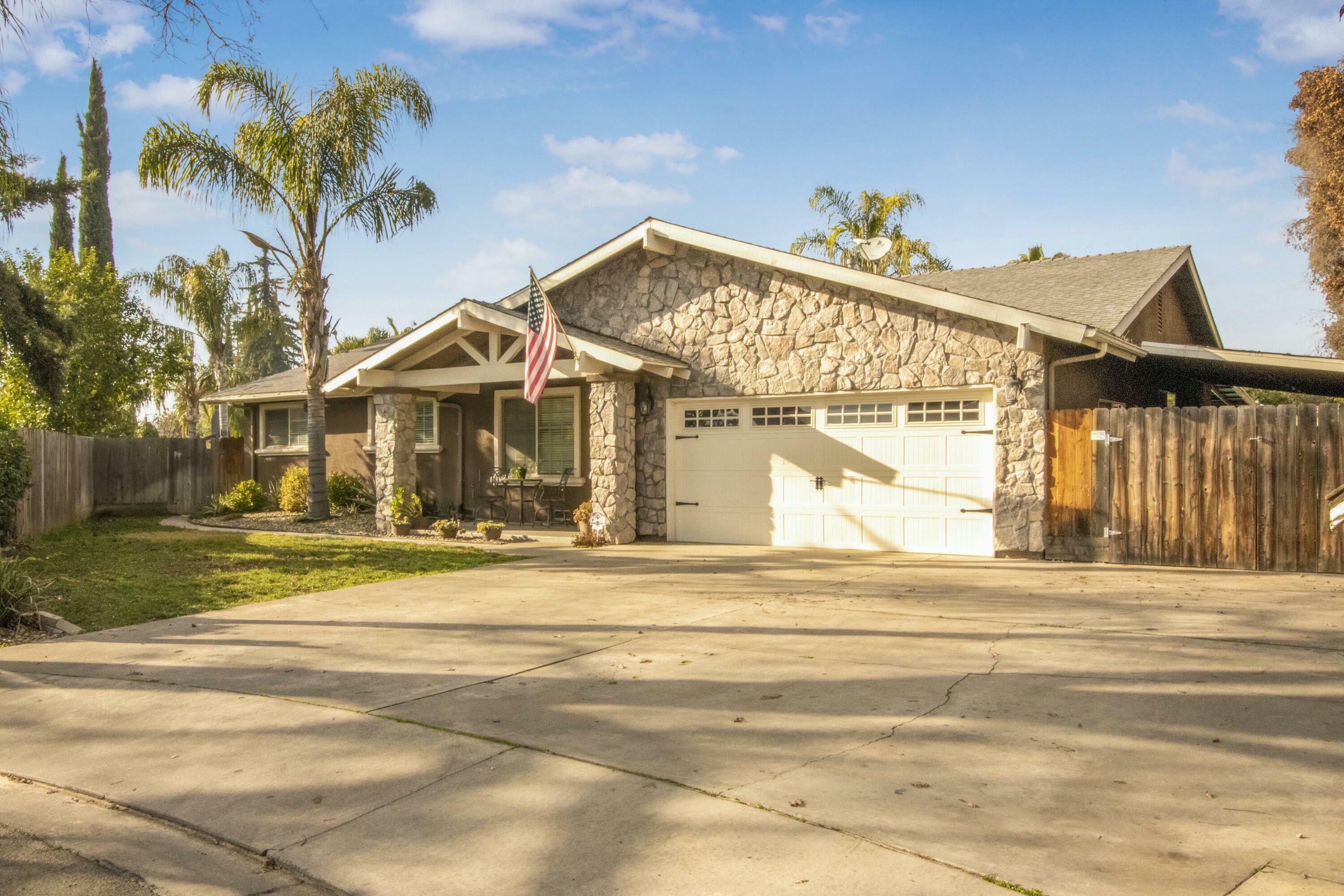 Property Photo:  2419 S Kloth Drive  CA 93277 