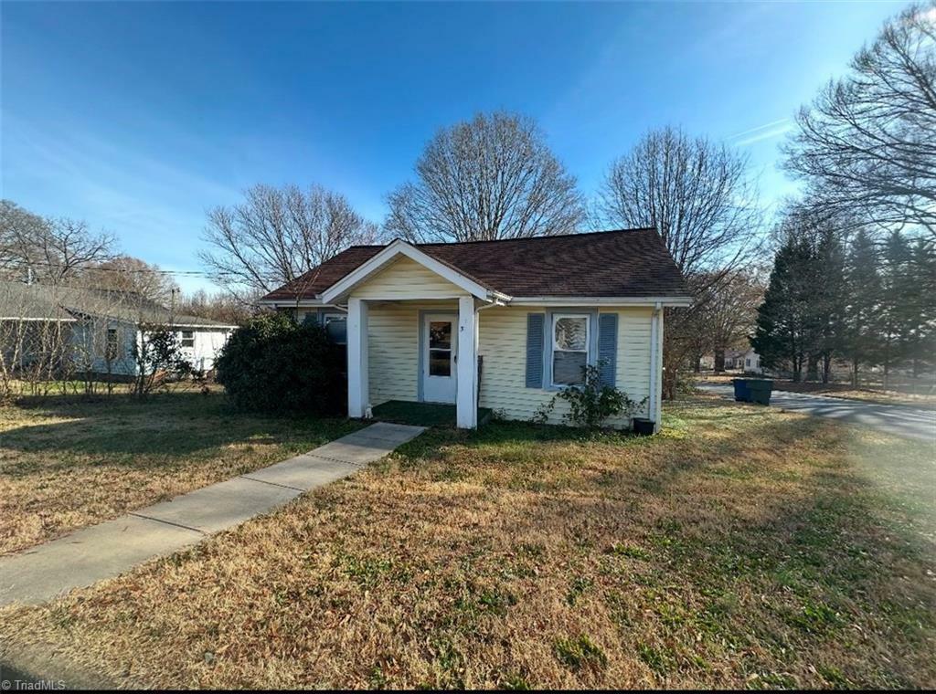 Property Photo: 301 N 7th Avenue NC 27027