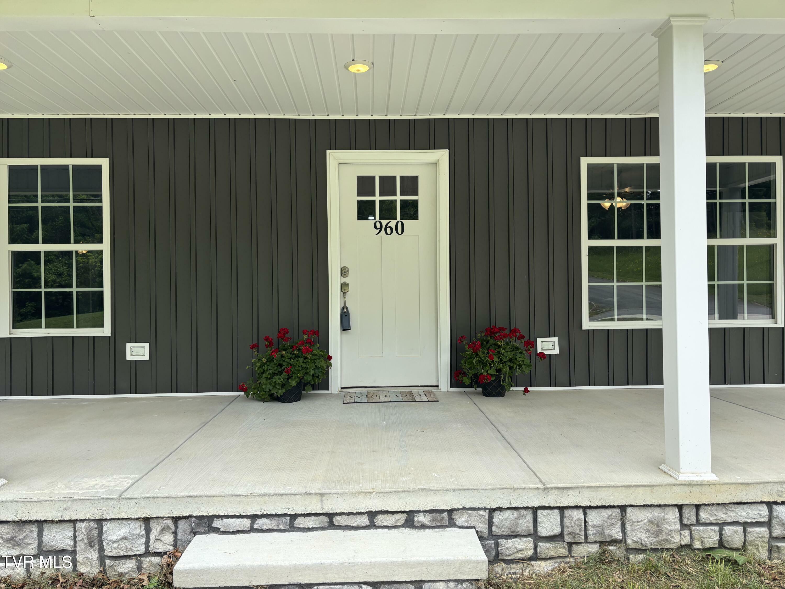 Property Photo: 960 East Allens Bridge Road TN 37743