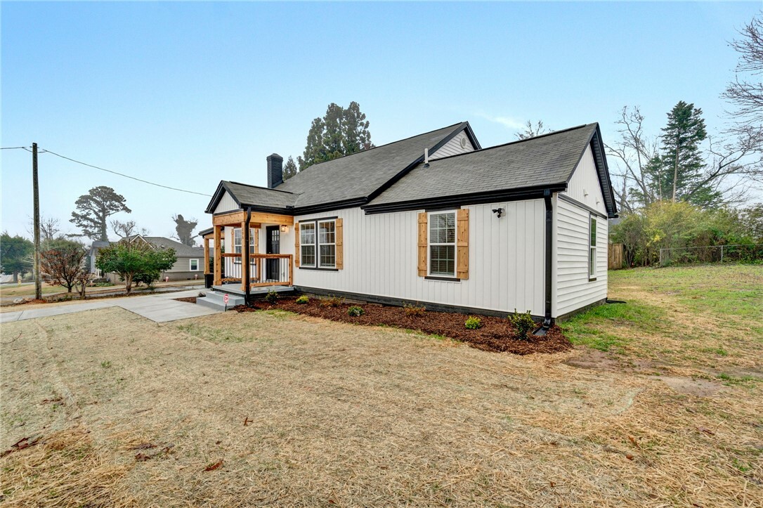 Property Photo:  206 E South 6th Street  SC 29678 