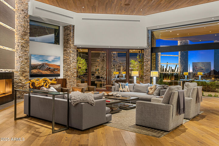 Property Photo: 5630 E Rockridge Road AZ 85018