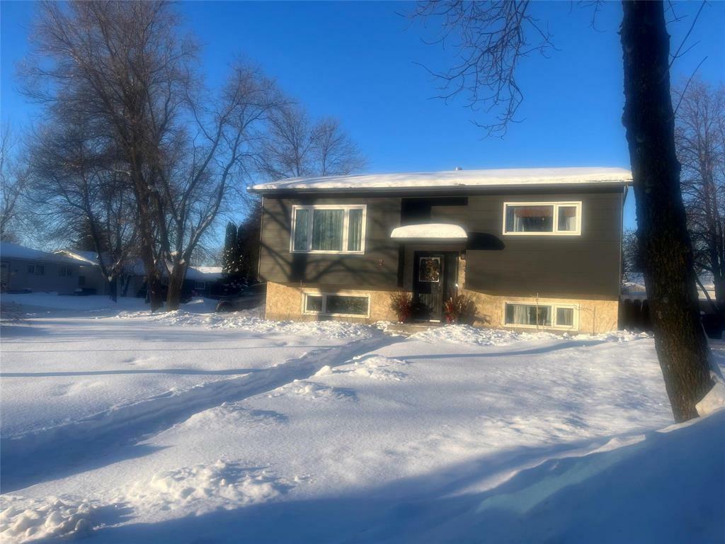 2 Neepawa Drive  Brandon MB R7B 2Z2 photo