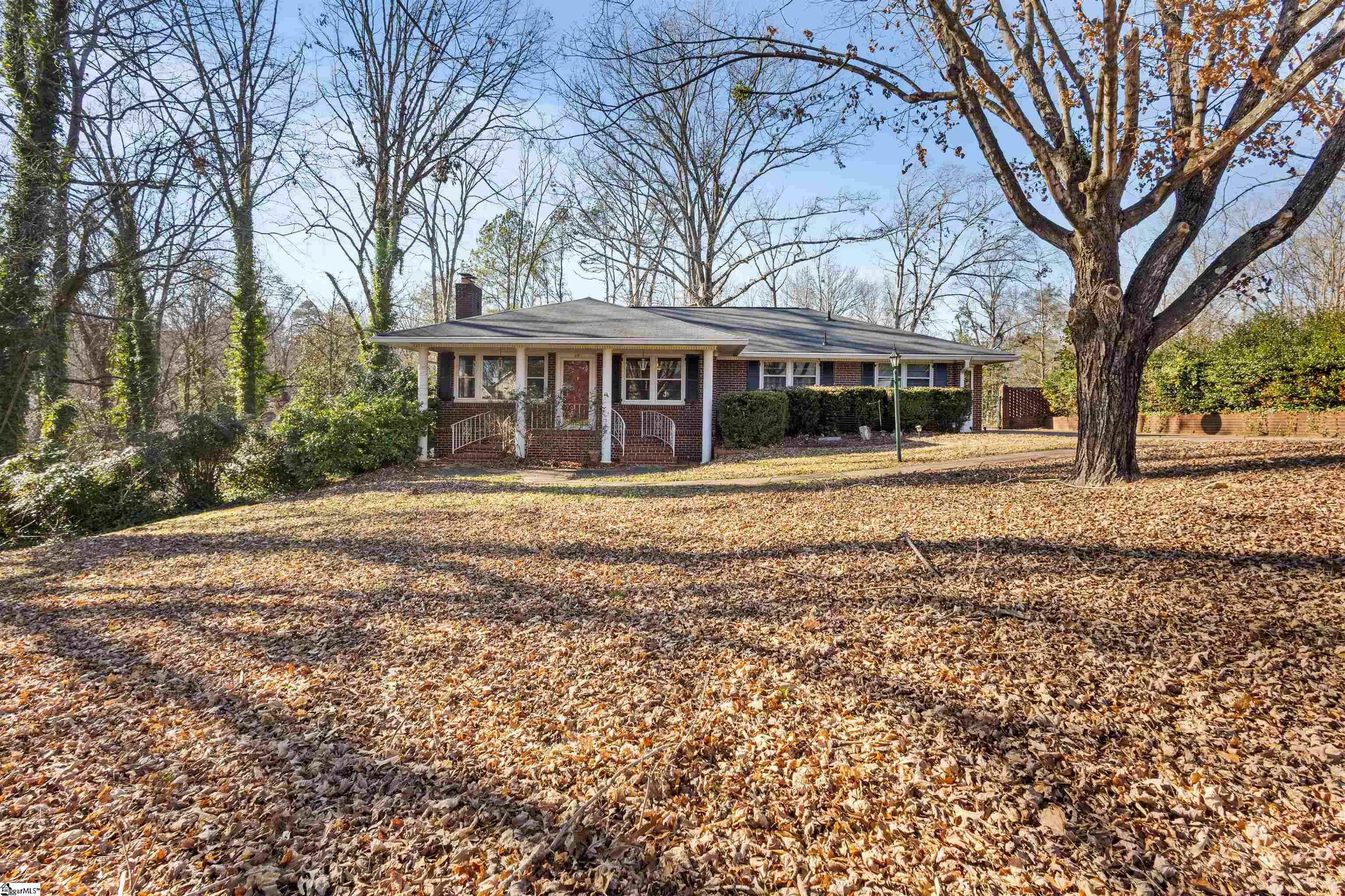 Property Photo:  312 Parkway Drive  SC 29640 