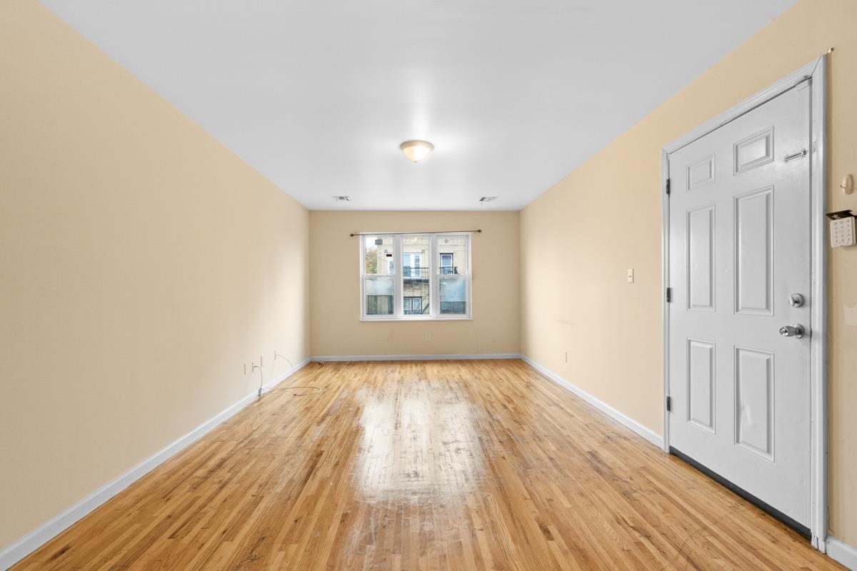 Property Photo:  73 Woodlawn Ave 2  NJ 07305 