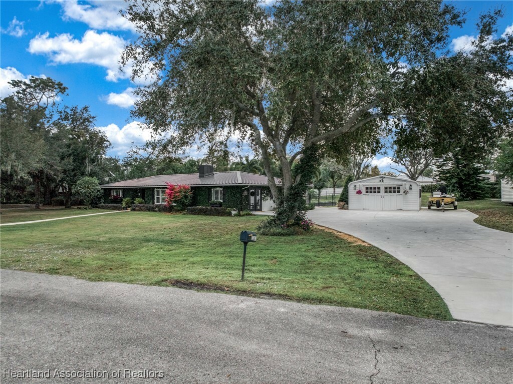 Property Photo:  1381 Talbott Circle  FL 33825 