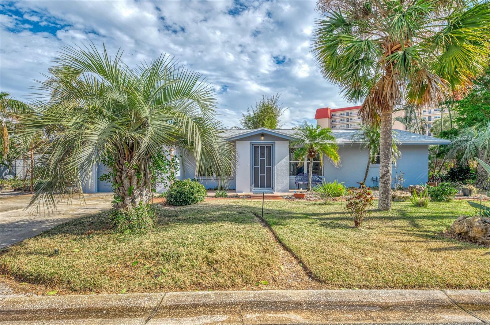 Property Photo:  301 Nassau Street N  FL 34285 