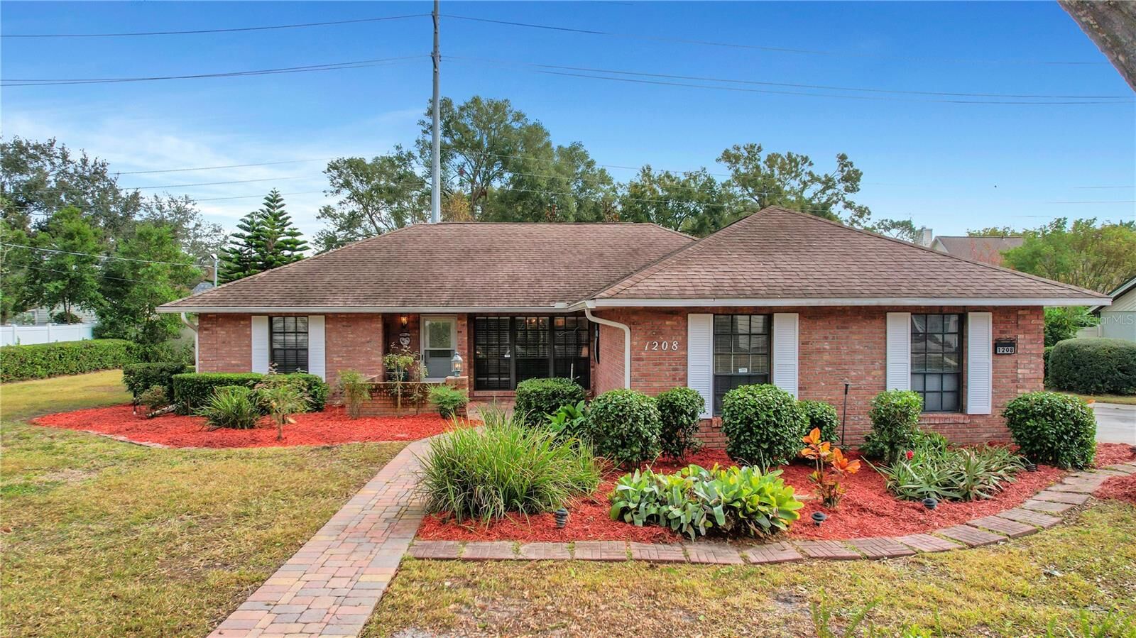 Property Photo:  1208 Hilltop Drive  FL 32757 