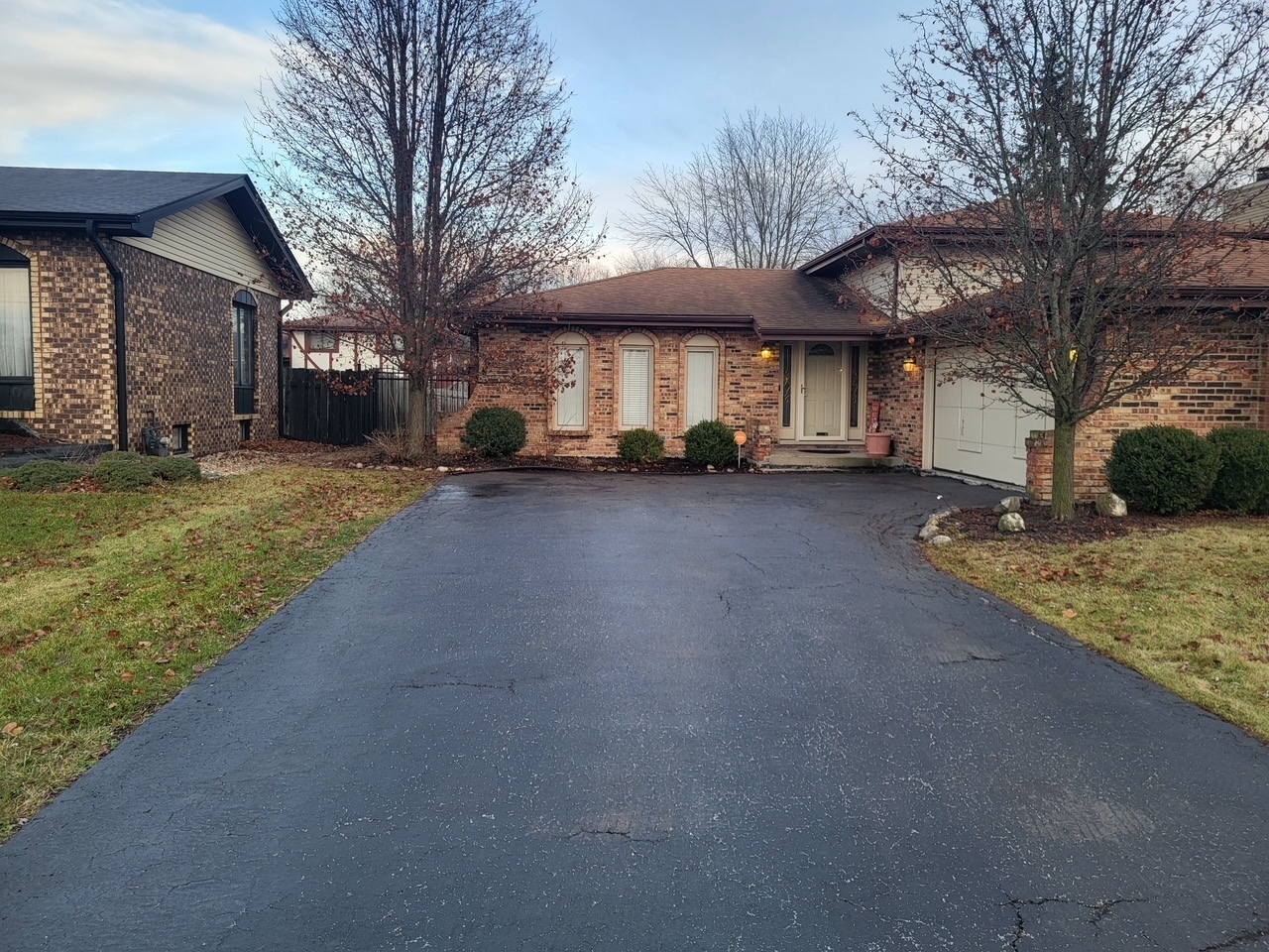 18555 Olde Farm Road  Lansing IL 60438 photo