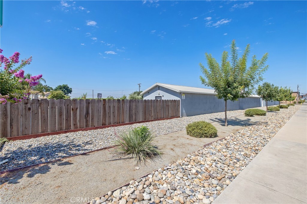 Property Photo:  638 W Kern Street  CA 93618 